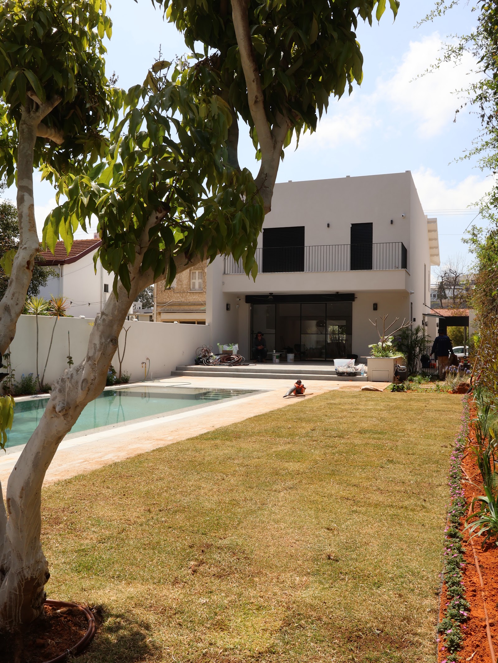 Low of Nature, luxury neighborhood